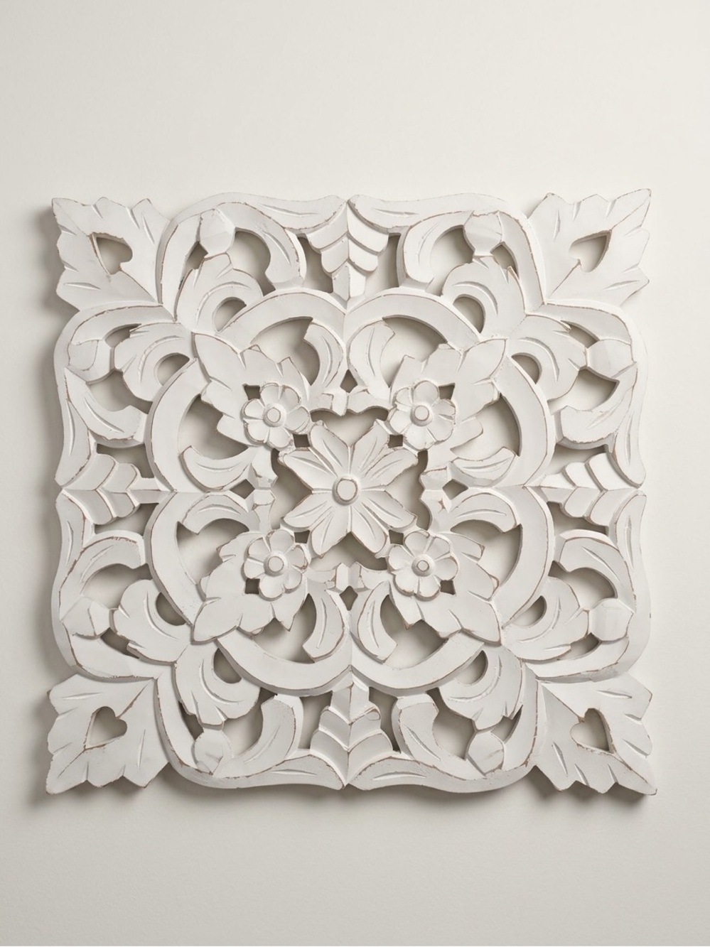 ⚪️ Ornate Wall Hanging ~ 18x18”